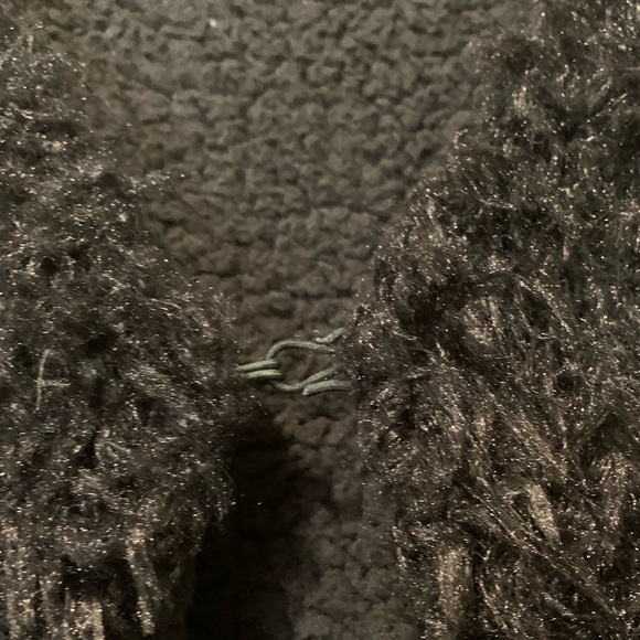 Black fuzzy vest - Picture 2 of 5